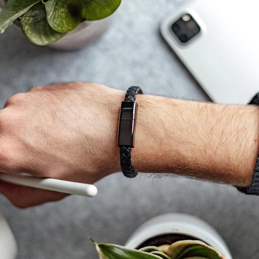 Charge Pal™ - USB Habitarmband