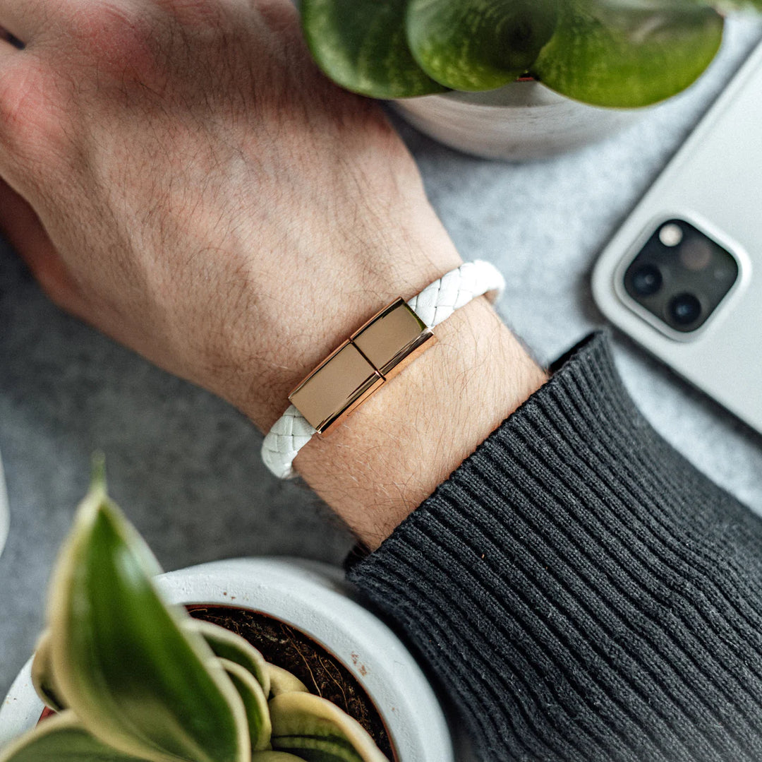 Charge Pal™ - USB Habitarmband